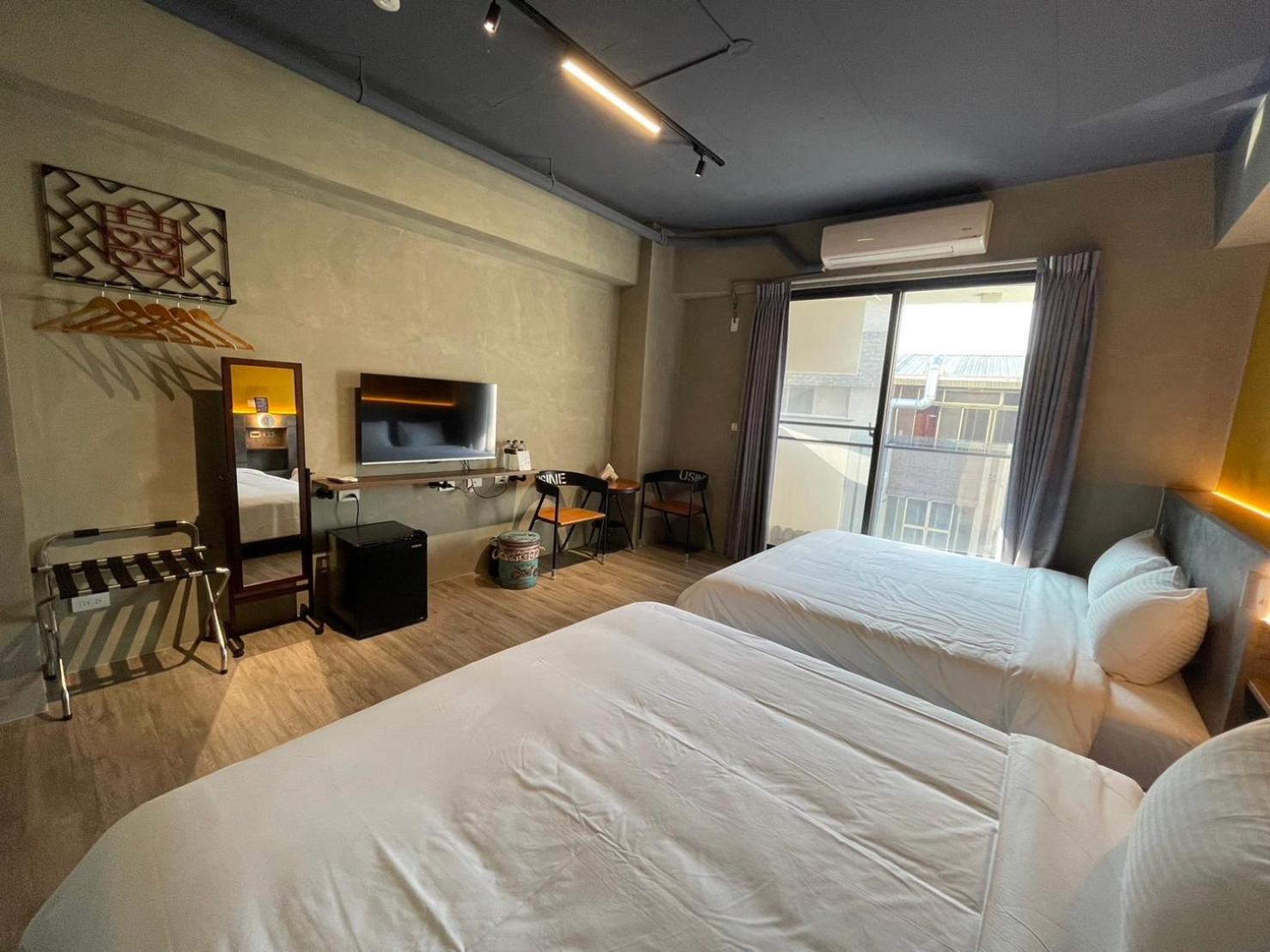 Long Lang Homestay Tainan Buitenkant foto